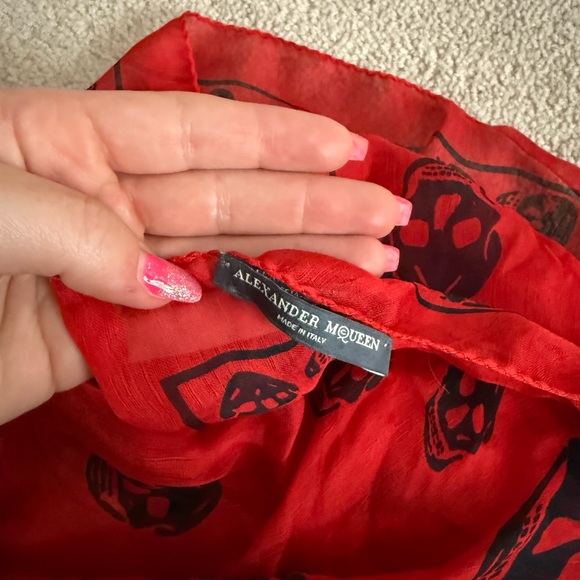 Classic Alexander McQueen Skull Silk Scarf - Picture 2 of 7